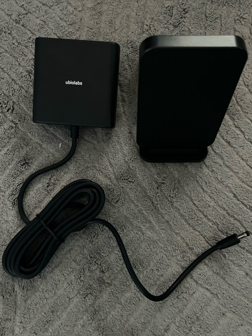 UbioLabs AWC1109ABV 2-in-1 Wireless Charging Phone Stand